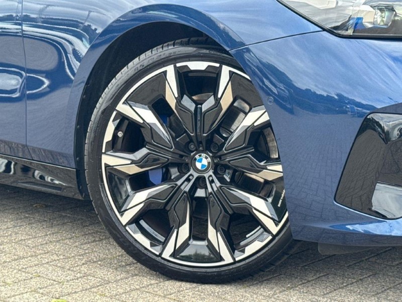 2025 (75) BMW 5 SERIES 520i M Sport 4dr Auto 5656087
