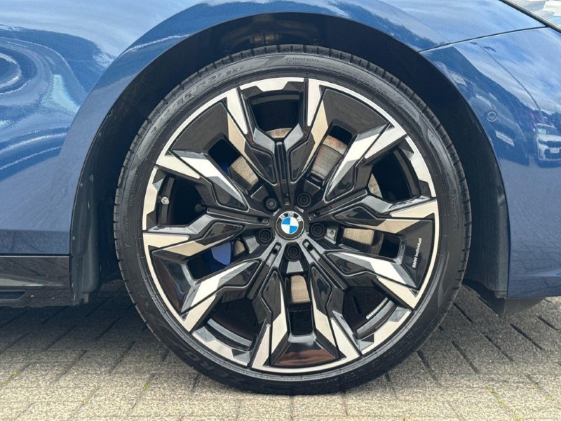 2025 (75) BMW 5 SERIES 520i M Sport 4dr Auto 5656057