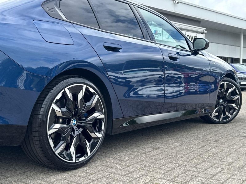 2025 (75) BMW 5 SERIES 520i M Sport 4dr Auto 5656091