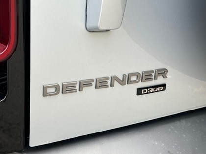 2022 (22) LAND ROVER DEFENDER 3.0 D300 X-Dynamic HSE 110 5dr Auto