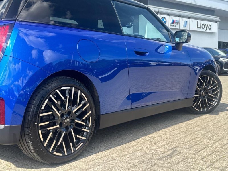 2024 (74) MINI COOPER 160kW SE Exclusive 54kWh 3dr Auto 5696898