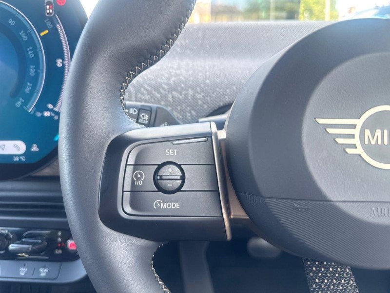 2024 (74) MINI COOPER 160kW SE Exclusive 54kWh 3dr Auto 5696867