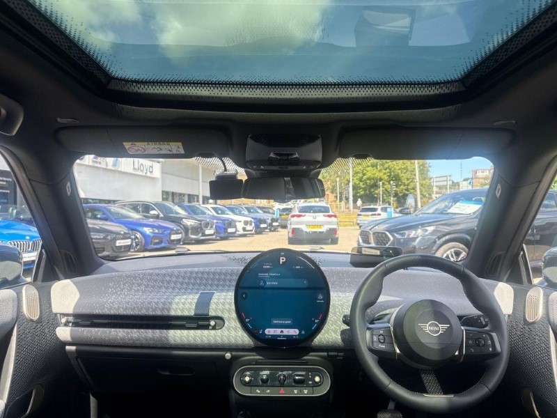 2024 (74) MINI COOPER 160kW SE Exclusive 54kWh 3dr Auto 5696871