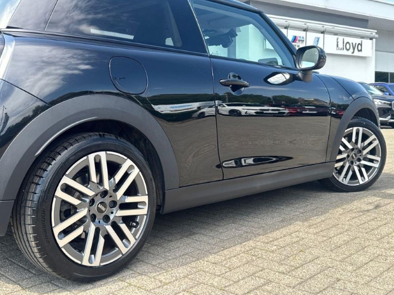 2024 (74) MINI COOPER 2.0 S Classic 3dr Auto 5711937