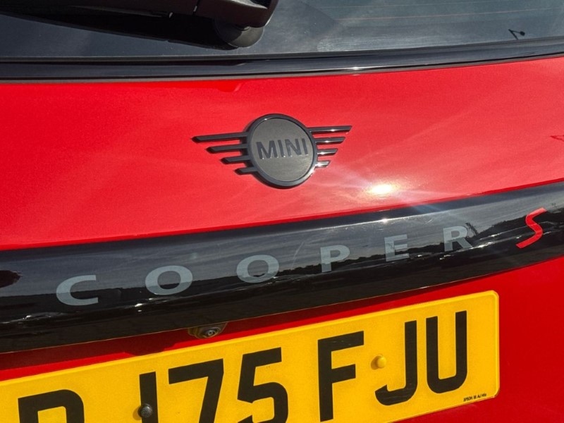 2025 (75) MINI COOPER 2.0 S Sport 3dr Auto 5700210