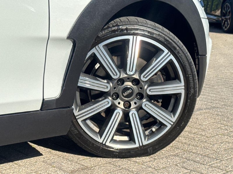 2022 (72) MINI CLUBMAN 2.0 [178] Cooper S Exclusive 6dr 5709102