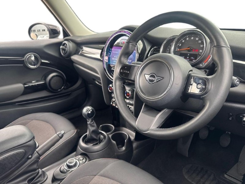 2022 (22) MINI HATCHBACK 1.5 Cooper Classic 3dr 5672897