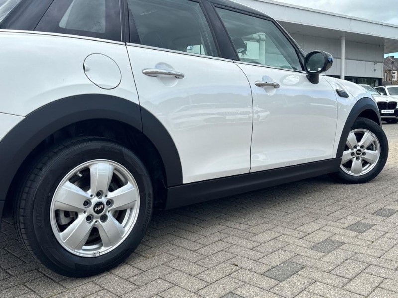 2023 (23) MINI HATCHBACK 1.5 Cooper Classic Premium 5dr Auto 5802625