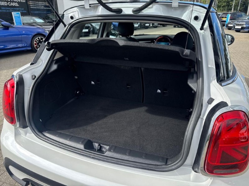 2023 (23) MINI HATCHBACK 1.5 Cooper Classic Premium 5dr Auto 5802617