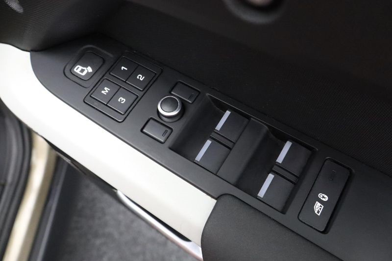 2020 (20) LAND ROVER DEFENDER 2.0 D240 First Edition 110 5dr Auto 3445231