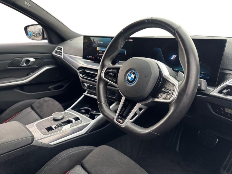 2025 (25) BMW 3 SERIES 330e 22.3 kWh M Sport 5dr Step Auto 5872480