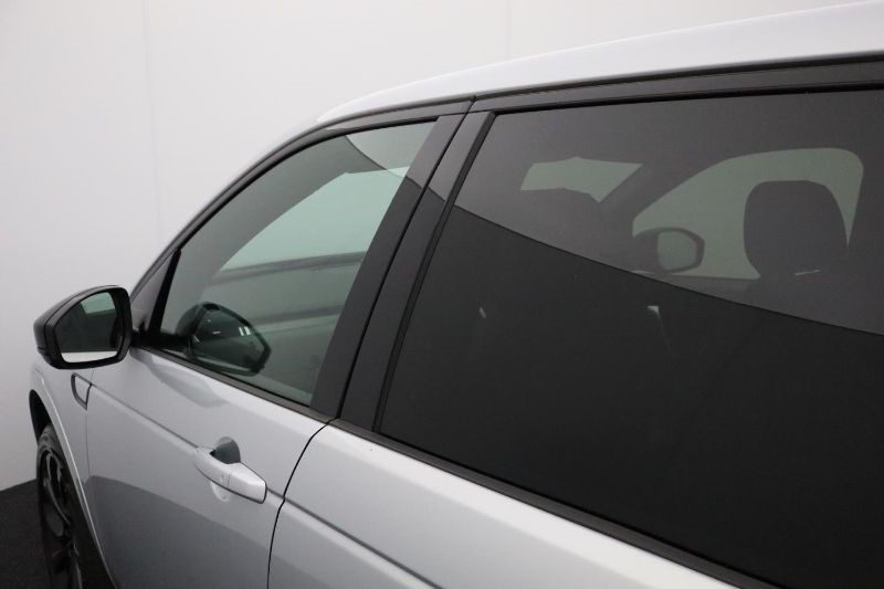 2023 (23) LAND ROVER DISCOVERY SPORT 2.0 D200 R-Dynamic HSE 5dr Auto 3446946