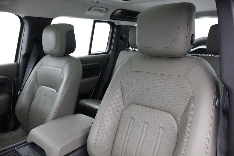 2021 (21) LAND ROVER DEFENDER 3.0 D300 HSE 110 5dr Auto 3467758