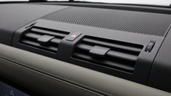 2021 (21) LAND ROVER DEFENDER 3.0 D300 HSE 110 5dr Auto 3467747