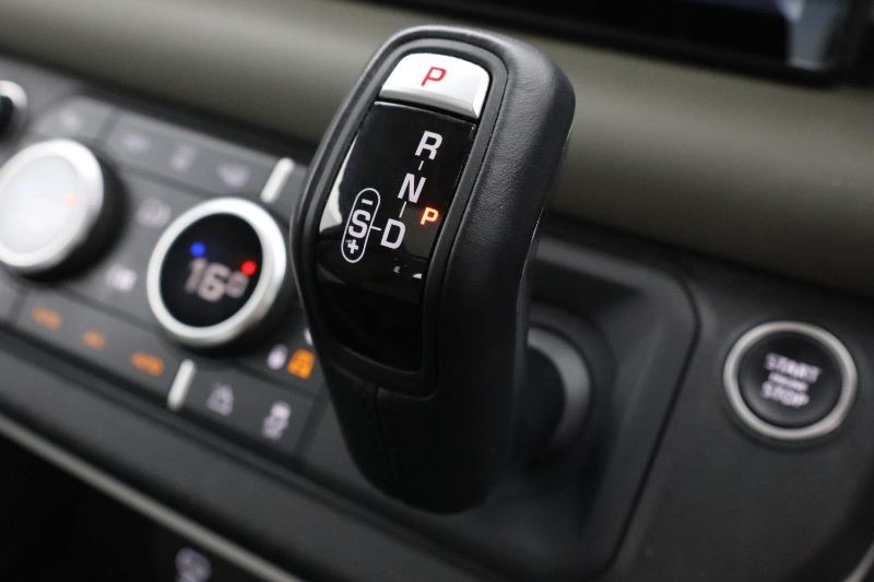 2021 (21) LAND ROVER DEFENDER 3.0 D300 HSE 110 5dr Auto 3467746