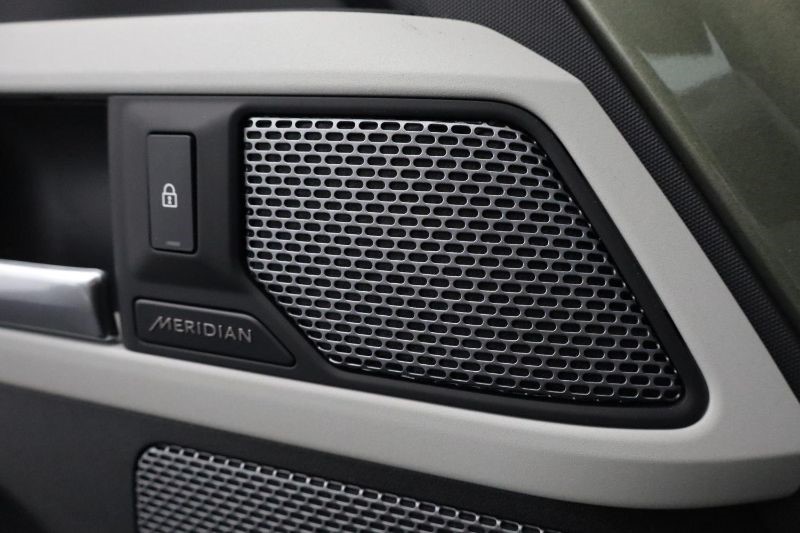 2021 (21) LAND ROVER DEFENDER 3.0 D300 HSE 110 5dr Auto 3467739