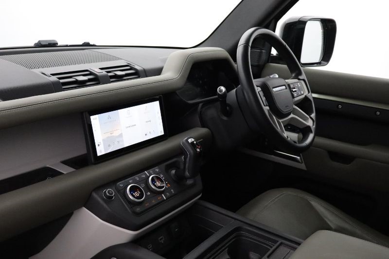 2021 (21) LAND ROVER DEFENDER 3.0 D300 HSE 110 5dr Auto 3467759