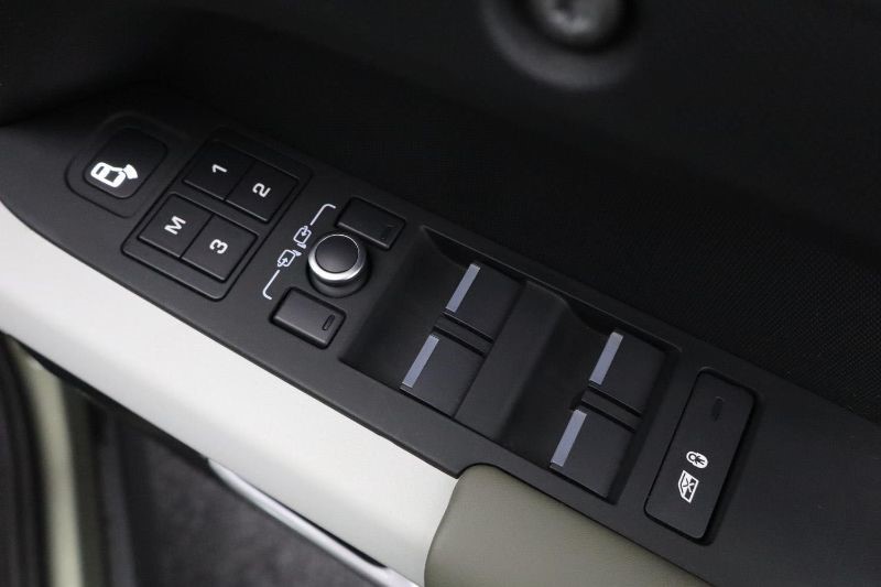 2021 (21) LAND ROVER DEFENDER 3.0 D300 HSE 110 5dr Auto 3467740