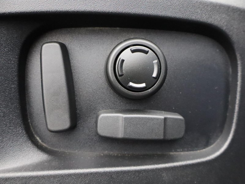 2022 (22) LAND ROVER COMMERCIAL DEFENDER 3.0 D250 Hard Top SE Auto 3511595