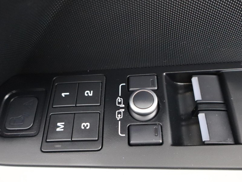 2022 (22) LAND ROVER COMMERCIAL DEFENDER 3.0 D250 Hard Top SE Auto 3511594