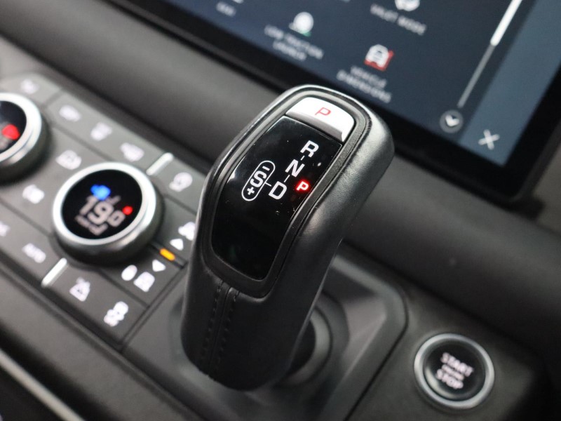 2022 (22) LAND ROVER COMMERCIAL DEFENDER 3.0 D250 Hard Top SE Auto 3511613