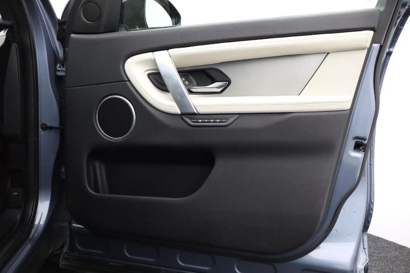 2021 (21) LAND ROVER DISCOVERY SPORT 2.0 D165 R-Dynamic SE 5dr Auto 3496194