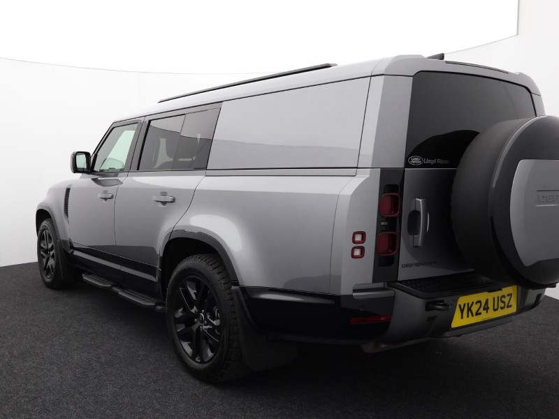 2024 (24) LAND ROVER DEFENDER 3.0 D300 Outbound 130 5dr Auto 3570597