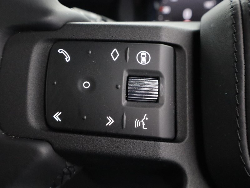 2024 (24) LAND ROVER DEFENDER 3.0 D300 Outbound 130 5dr Auto 3570622