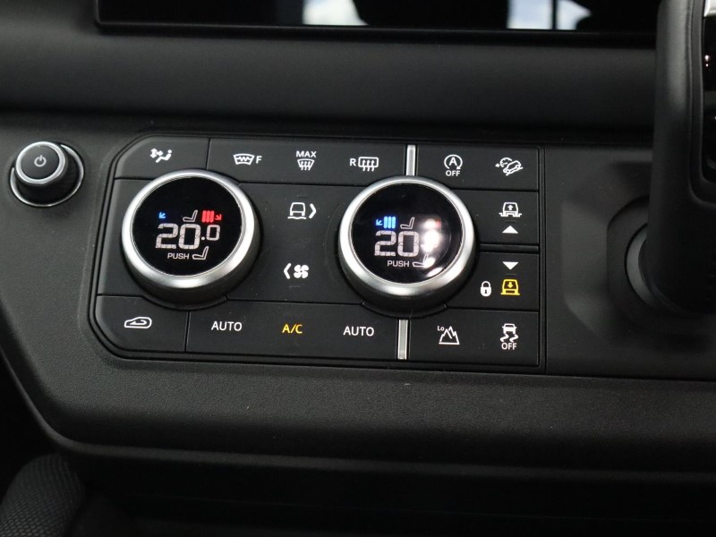 2024 (24) LAND ROVER DEFENDER 3.0 D300 Outbound 130 5dr Auto 3570637