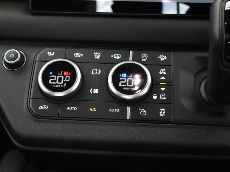 2024 (24) LAND ROVER DEFENDER 3.0 D300 Outbound 130 5dr Auto 3570638