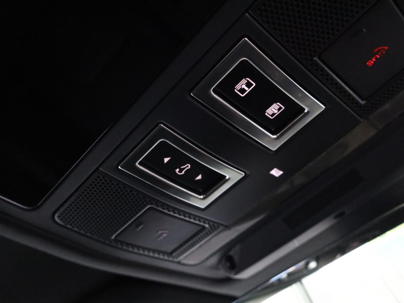 2024 (24) LAND ROVER DEFENDER 3.0 D300 Outbound 130 5dr Auto 3570642