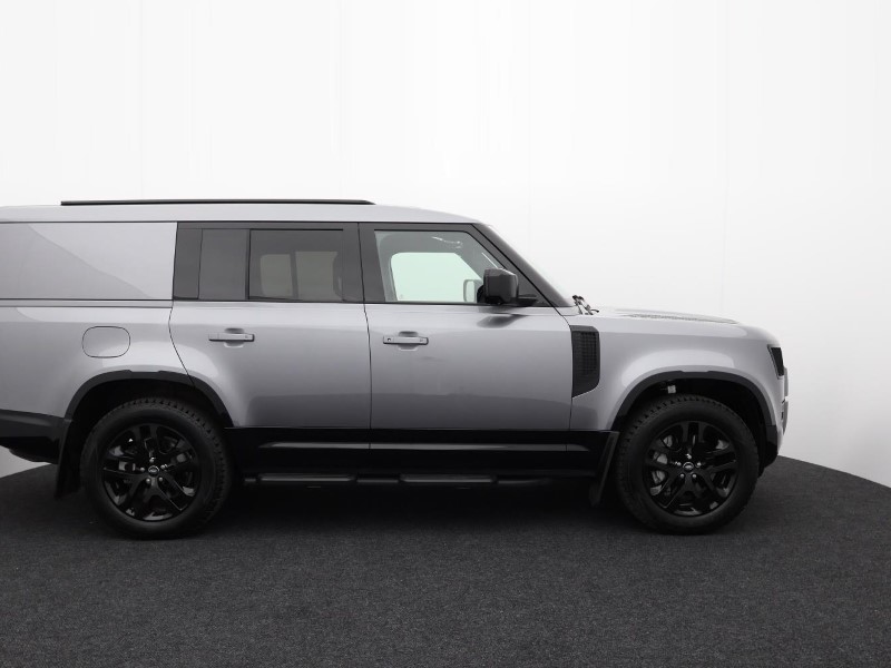 2024 (24) LAND ROVER DEFENDER 3.0 D300 Outbound 130 5dr Auto 3570594