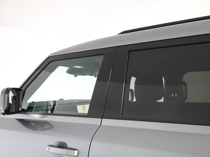 2024 (24) LAND ROVER DEFENDER 3.0 D300 Outbound 130 5dr Auto 3570600