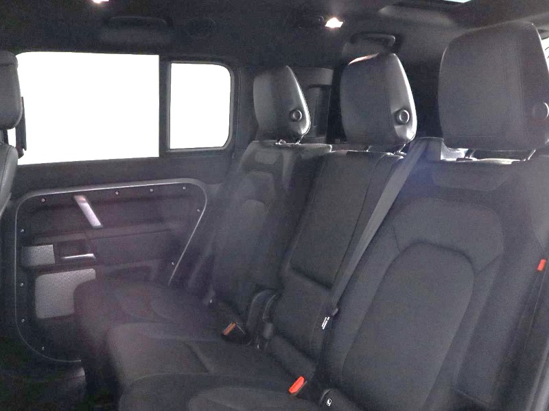 2024 (24) LAND ROVER DEFENDER 3.0 D300 Outbound 130 5dr Auto 3570602