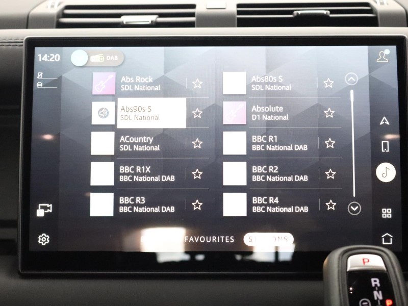 2024 (24) LAND ROVER DEFENDER 3.0 D300 Outbound 130 5dr Auto 3570635