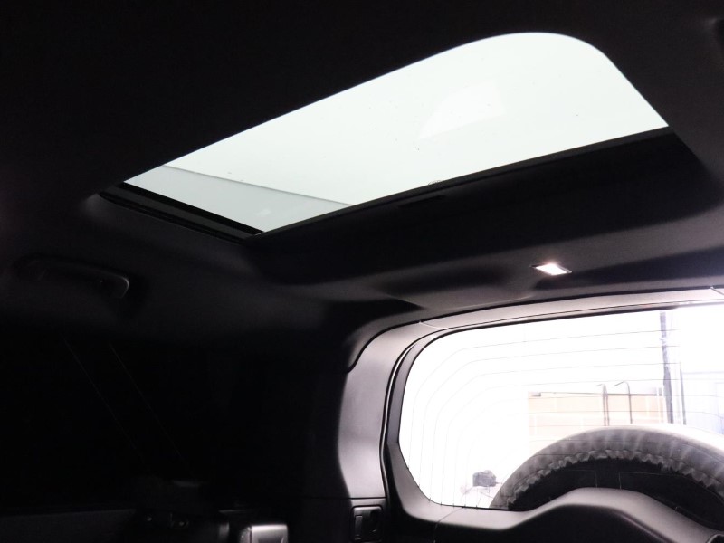 2024 (24) LAND ROVER DEFENDER 3.0 D300 Outbound 130 5dr Auto 3570612