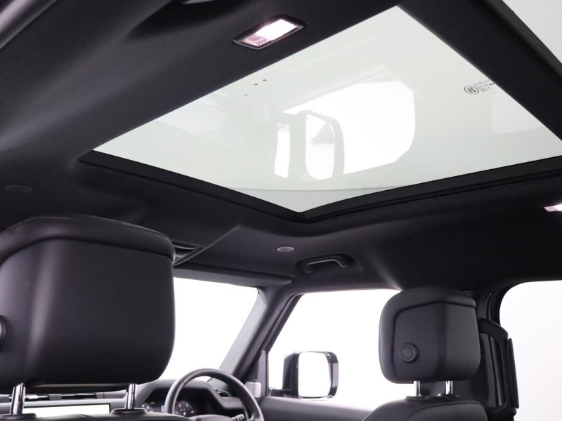 2024 (24) LAND ROVER DEFENDER 3.0 D300 Outbound 130 5dr Auto 3570611