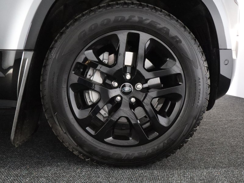 2024 (24) LAND ROVER DEFENDER 3.0 D300 Outbound 130 5dr Auto 3570603