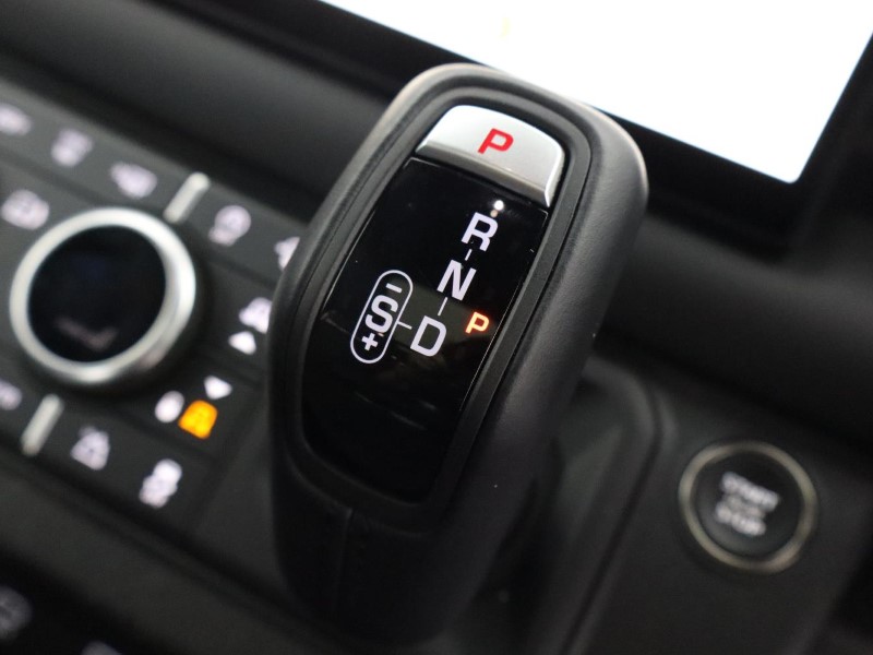2024 (24) LAND ROVER DEFENDER 3.0 D300 Outbound 130 5dr Auto 3570624