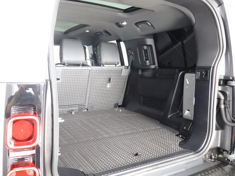 2024 (24) LAND ROVER DEFENDER 3.0 D300 Outbound 130 5dr Auto 3570614