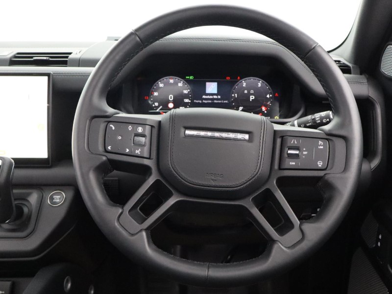 2024 (24) LAND ROVER DEFENDER 3.0 D300 Outbound 130 5dr Auto 3570609