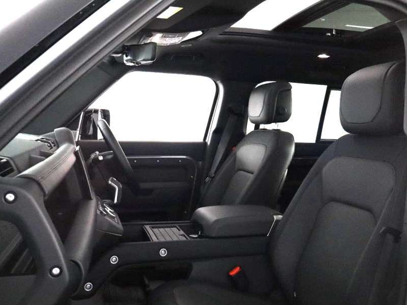 2024 (24) LAND ROVER DEFENDER 3.0 D300 Outbound 130 5dr Auto 3570601