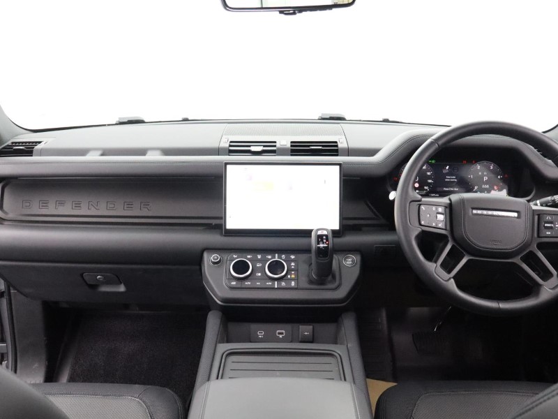 2024 (24) LAND ROVER DEFENDER 3.0 D300 Outbound 130 5dr Auto 3570607