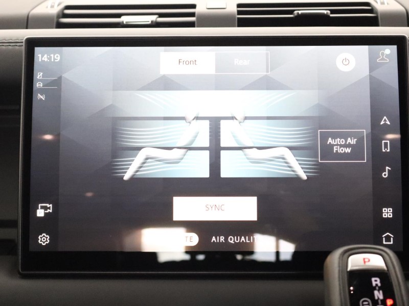 2024 (24) LAND ROVER DEFENDER 3.0 D300 Outbound 130 5dr Auto 3570632