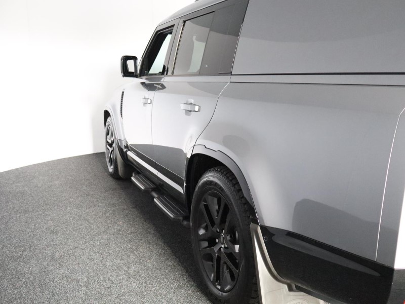 2024 (24) LAND ROVER DEFENDER 3.0 D300 Outbound 130 5dr Auto 3570599