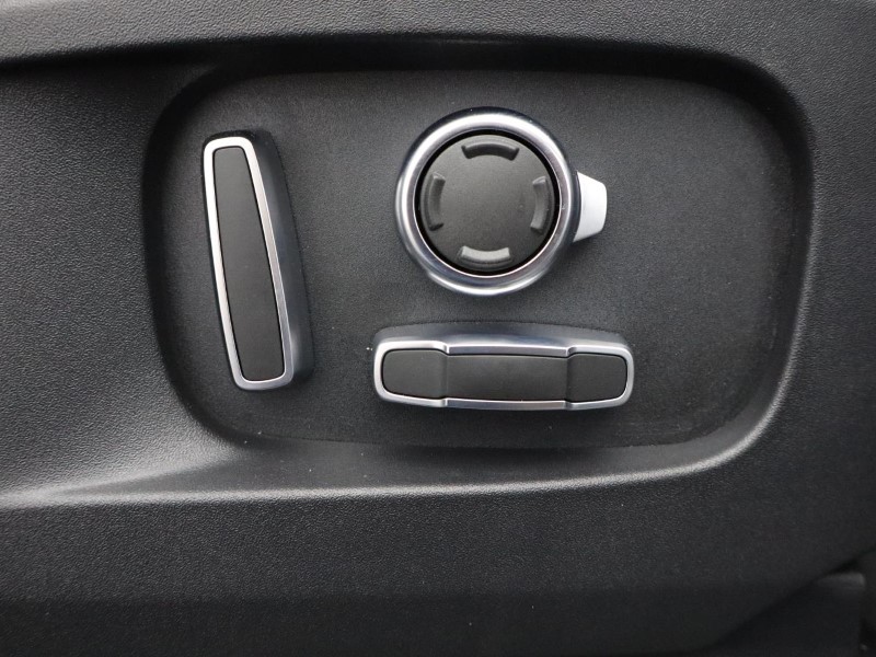 2024 (24) LAND ROVER DEFENDER 3.0 D300 Outbound 130 5dr Auto 3570626