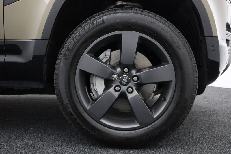 2024 (24) LAND ROVER DEFENDER 3.0 D300 X-Dynamic HSE 90 3dr Auto [6 seat] 3531680