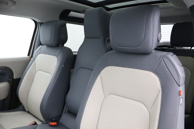 2024 (24) LAND ROVER DEFENDER 3.0 D300 X-Dynamic HSE 90 3dr Auto [6 seat] 3531703