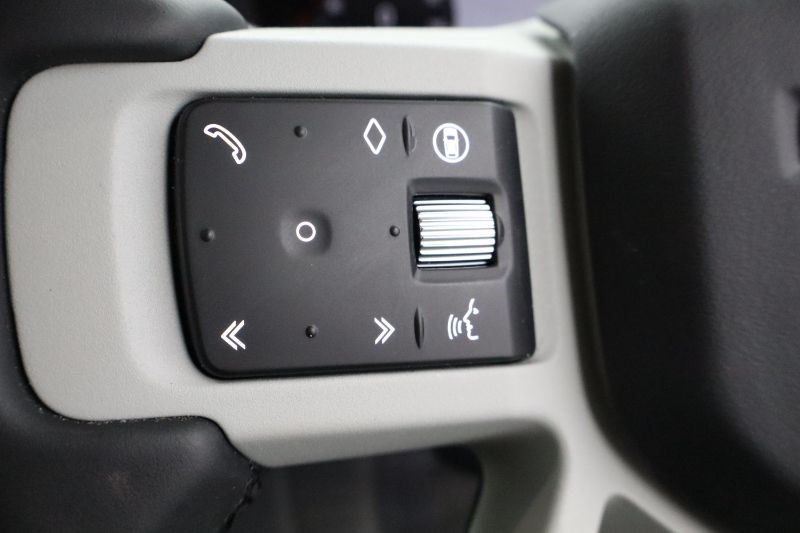 2024 (24) LAND ROVER DEFENDER 3.0 D300 X-Dynamic HSE 90 3dr Auto [6 seat] 3531690