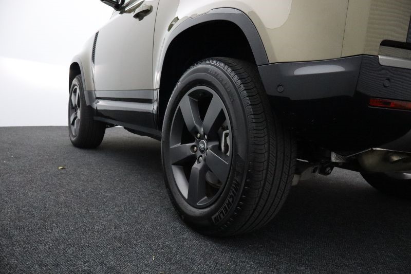 2024 (24) LAND ROVER DEFENDER 3.0 D300 X-Dynamic HSE 90 3dr Auto [6 seat] 3531707